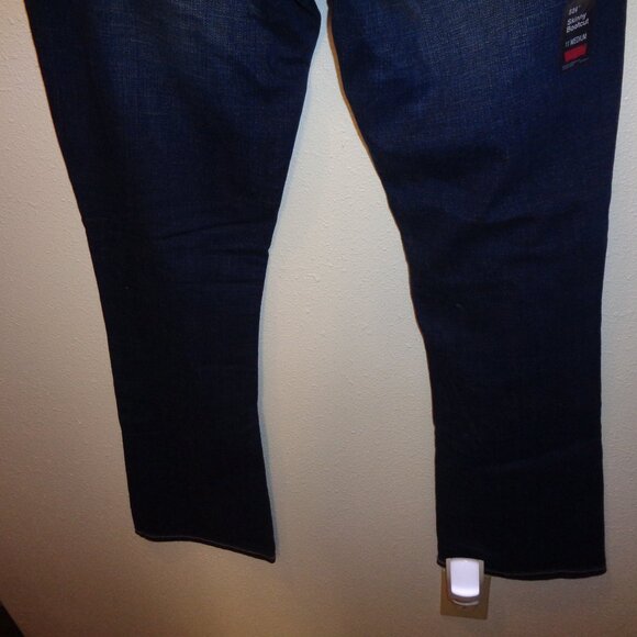 Levi's 524 Skinny Bootcut Junior's Jeans Size 11 M NWT - Picture 3 of 12